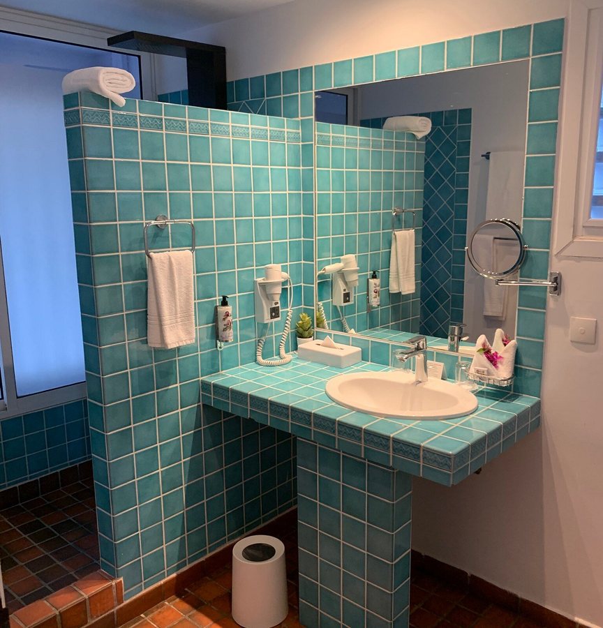 Hotel Esmeralda Resort — Bathroom