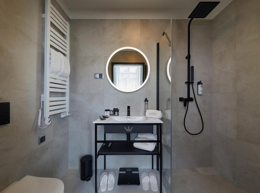 Hotel Estera — Bathroom