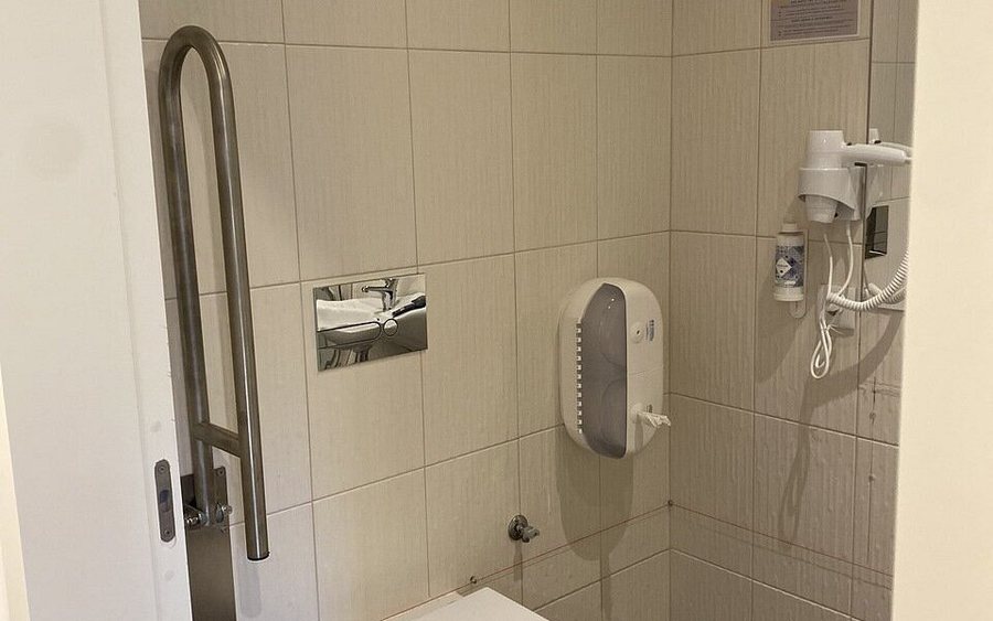 Hotel Estoril Porto — Bathroom