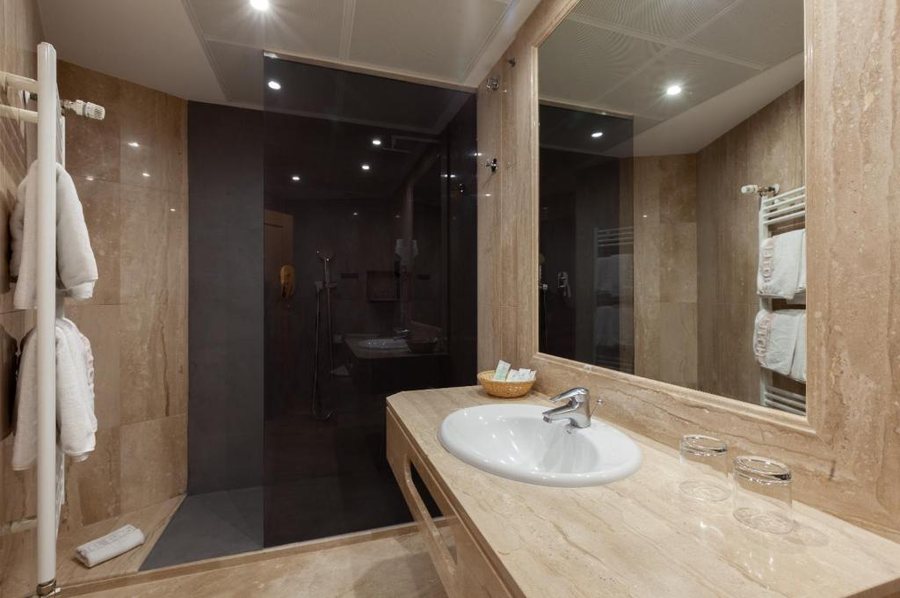 Hotel Europa Madrid — Bathroom