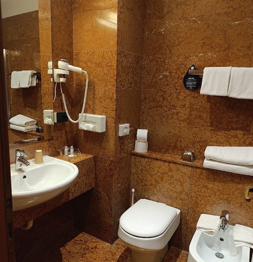 Hotel Europa Skypool Panorama — Bathroom