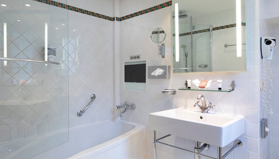 Hotel Exquis — Bathroom
