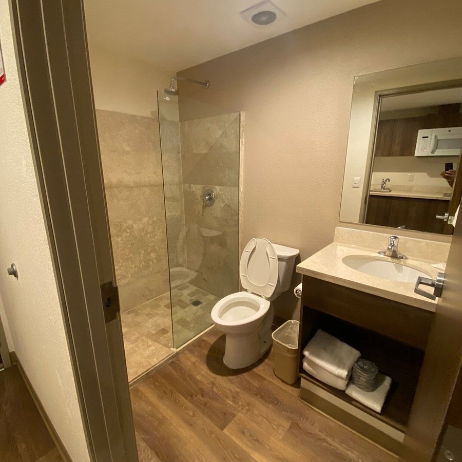 Hotel Extended Suites Mexicali Catavina — Bathroom