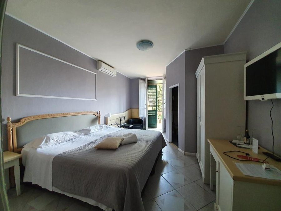 Hotel Fedora — Guest room