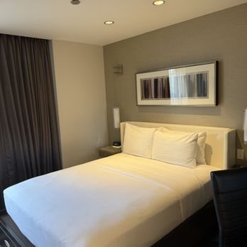 Hotel Felix Chicago Illinois — Guest room