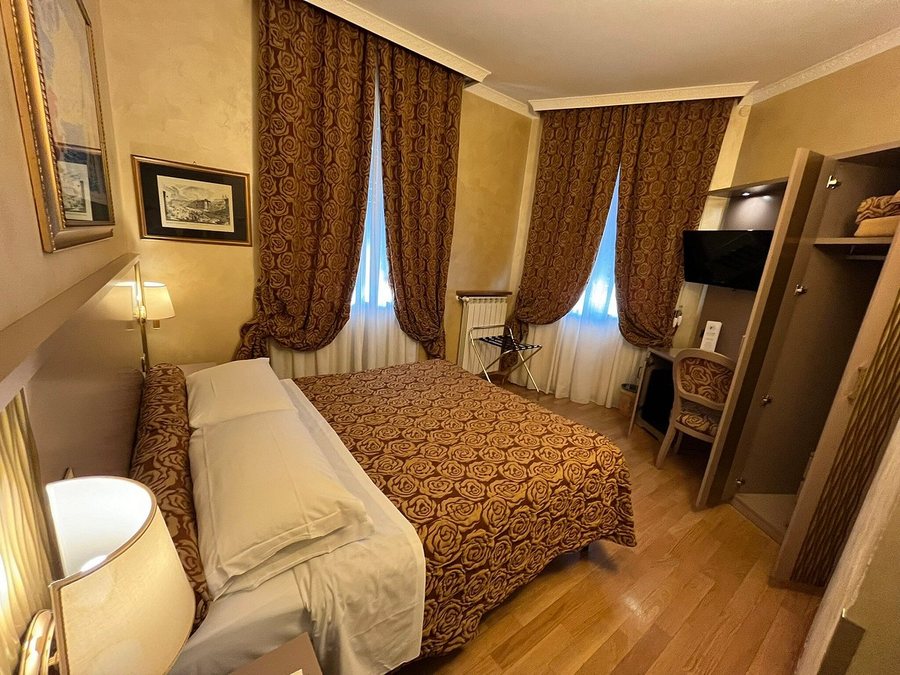 Hotel Fellini — Guest room
