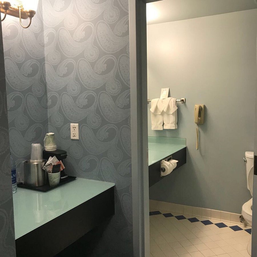 Hotel Fiona — Bathroom