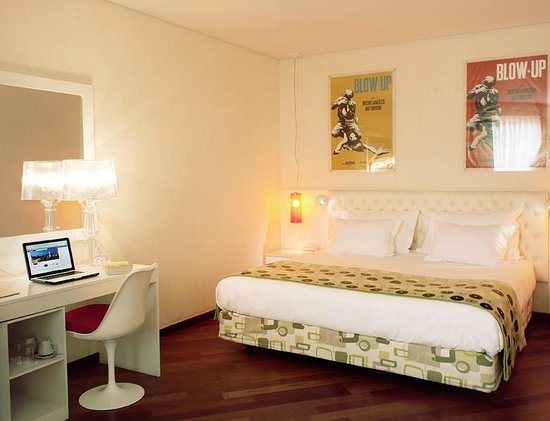 Hotel Florida — Guest room