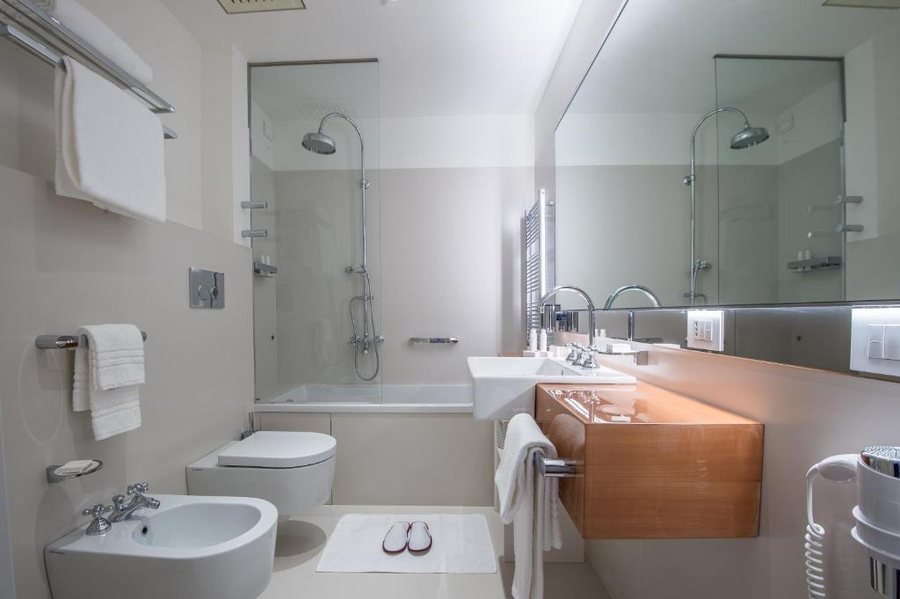 Hotel Florida — Bathroom