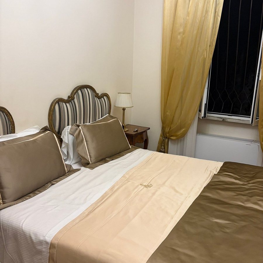 Hotel Forum Roma — Guest room
