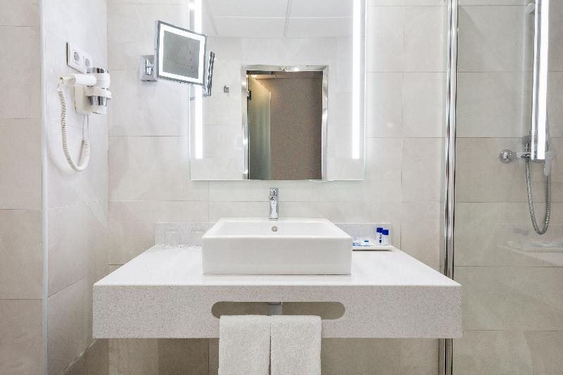 Hotel Front Maritim Barcelona Catalonia — Bathroom
