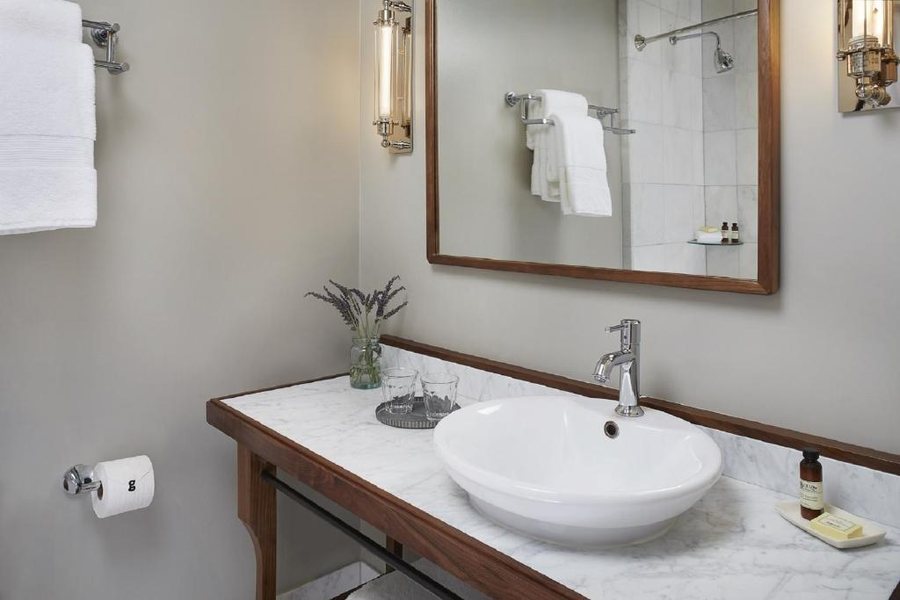 Hotel G San Francisco — Bathroom