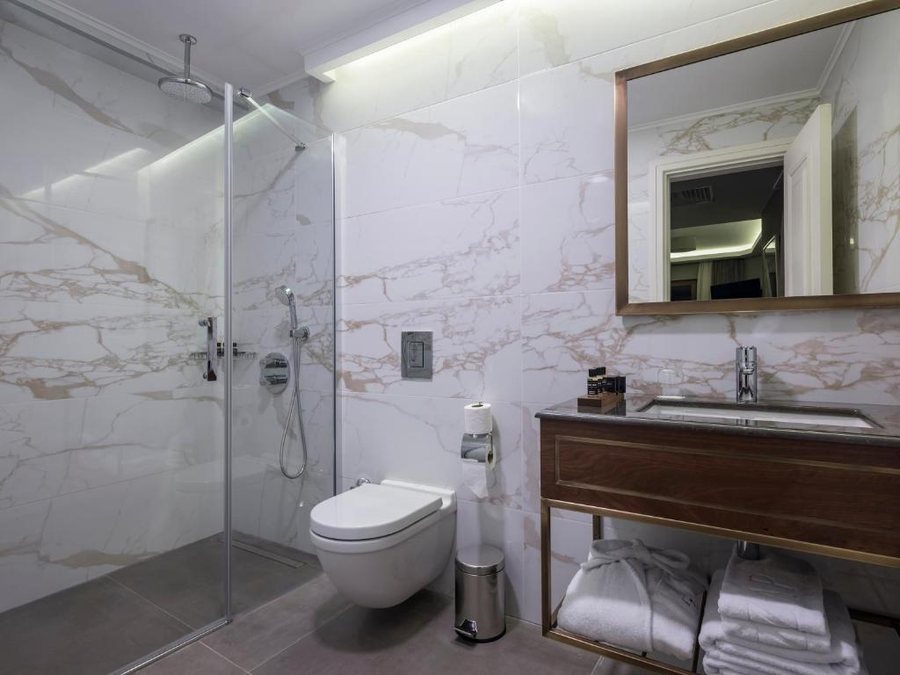 Hotel Galata Palace Istanbul — Bathroom