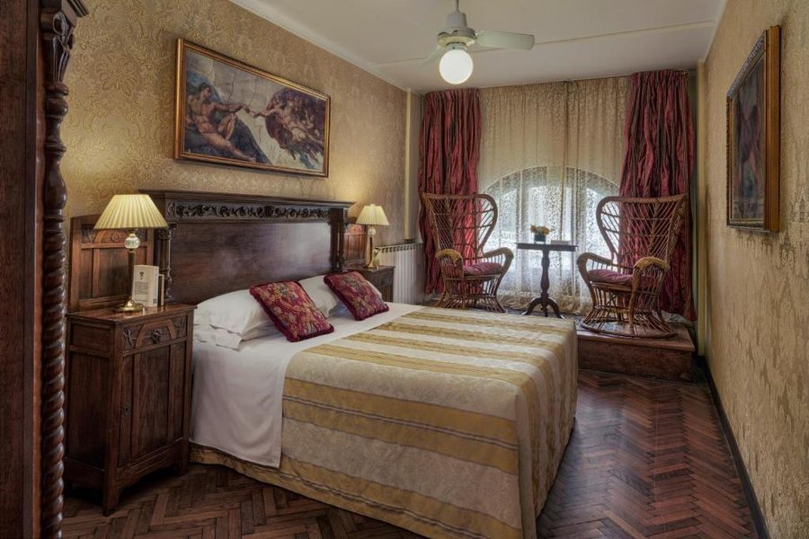 Hotel Galleria — Guest room