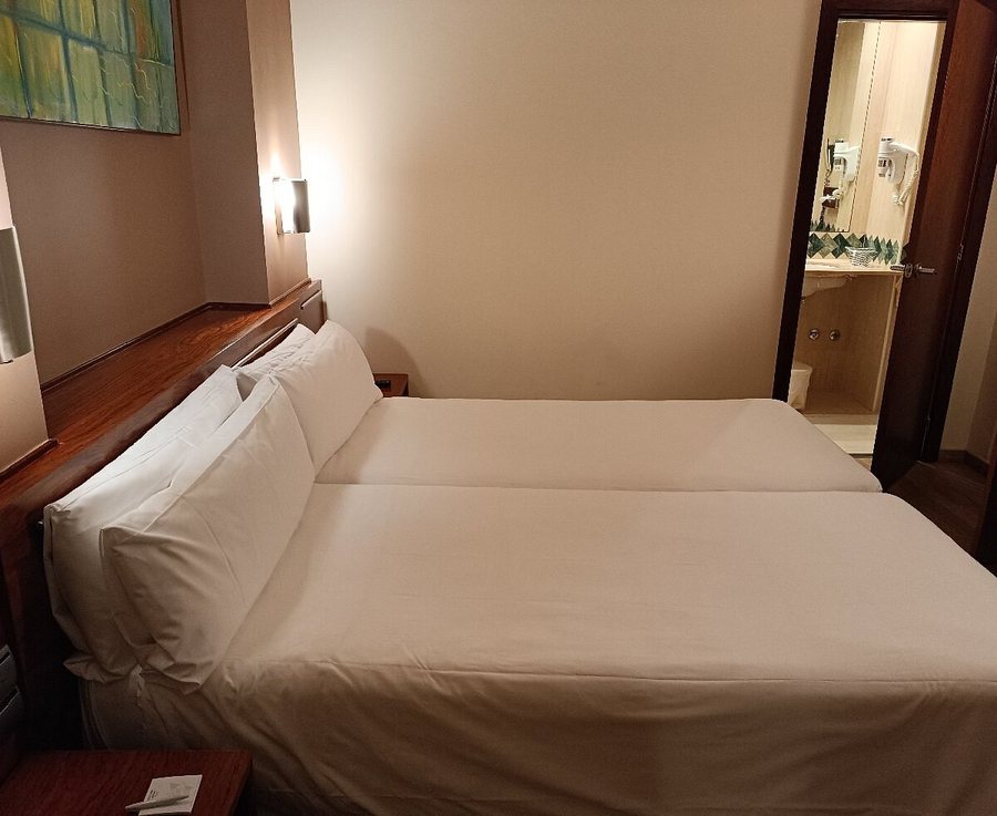 Hotel Garbi Mil lenni Barcelona Catalonia — Guest room