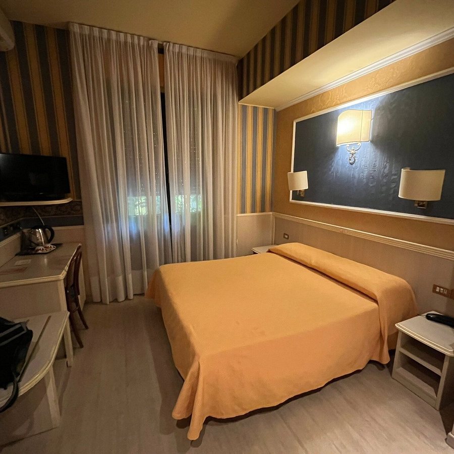 Hotel Garda — Guest room