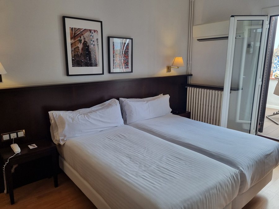 Hotel Gaudi — Guest room
