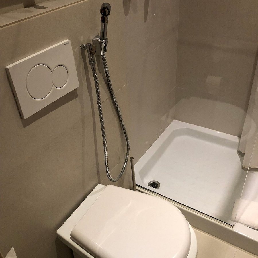 Hotel Genius Downtown — Bathroom