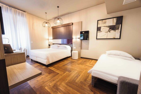 Hotel Genius Downtown — Guest room