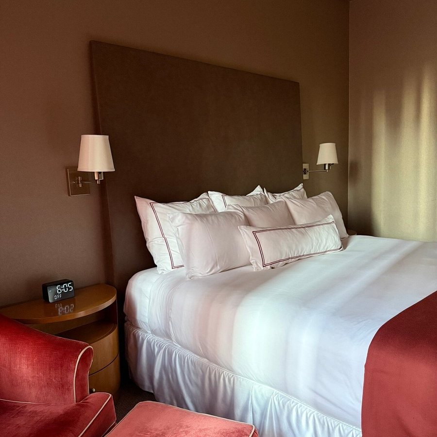Hotel Giraffe by Library Hotel Collection — Guest room