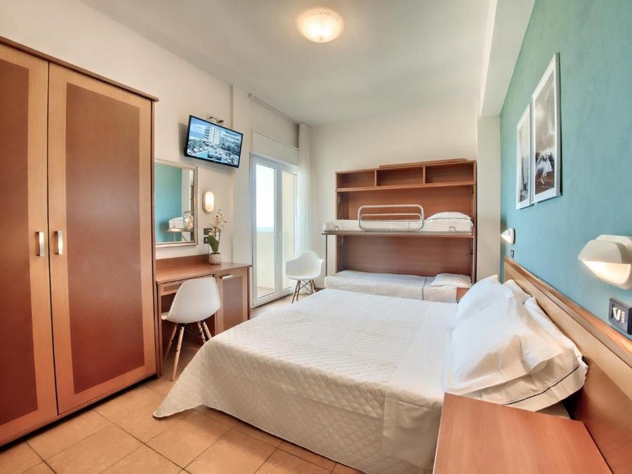 Hotel Globus — Guest room