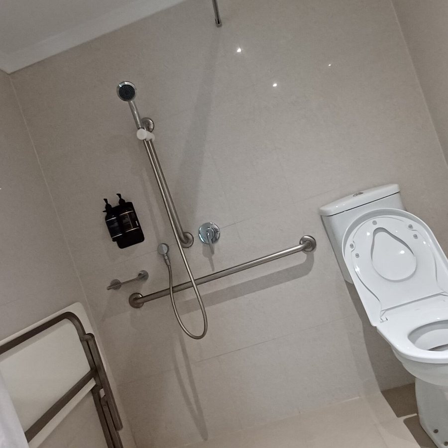 Hotel Gloria — Bathroom