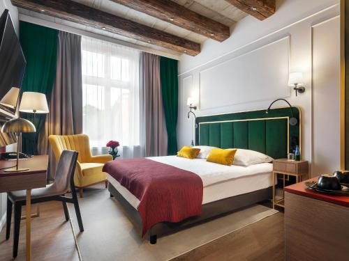 Hotel Golden Queen — Guest room