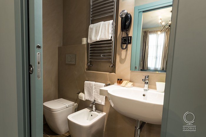 Hotel Golf — Bathroom