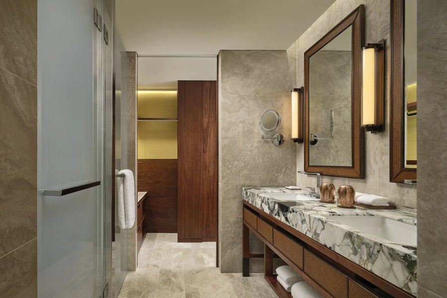 Hotel Grand Pacific — Bathroom