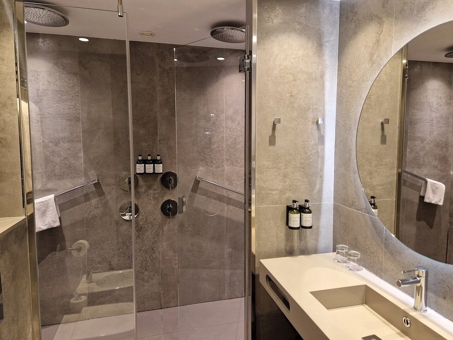 Hotel Granvia Barcelona Catalonia — Bathroom