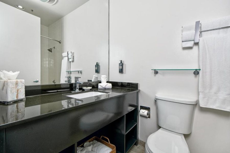Hotel Griffon — Bathroom