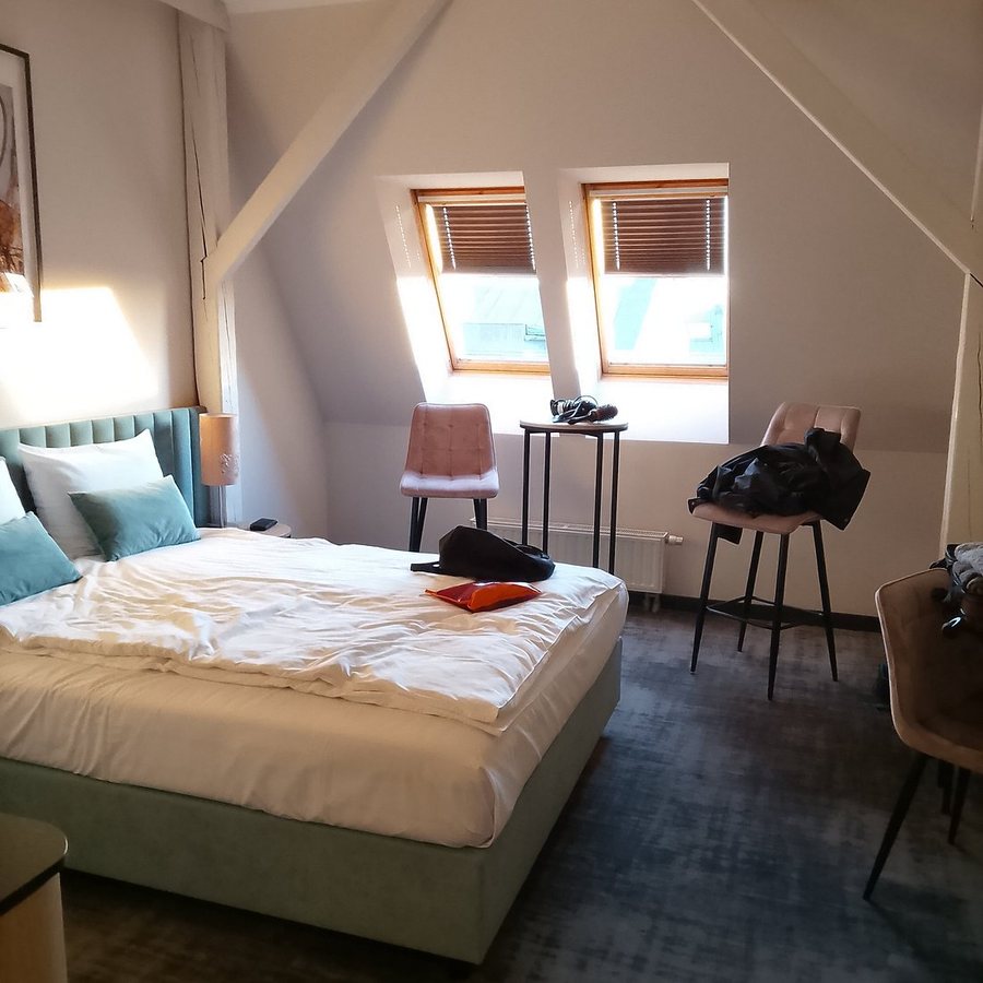 Hotel H12 — Guest room