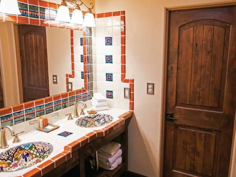 Hotel Hacienda at Ontario Ranch — Bathroom