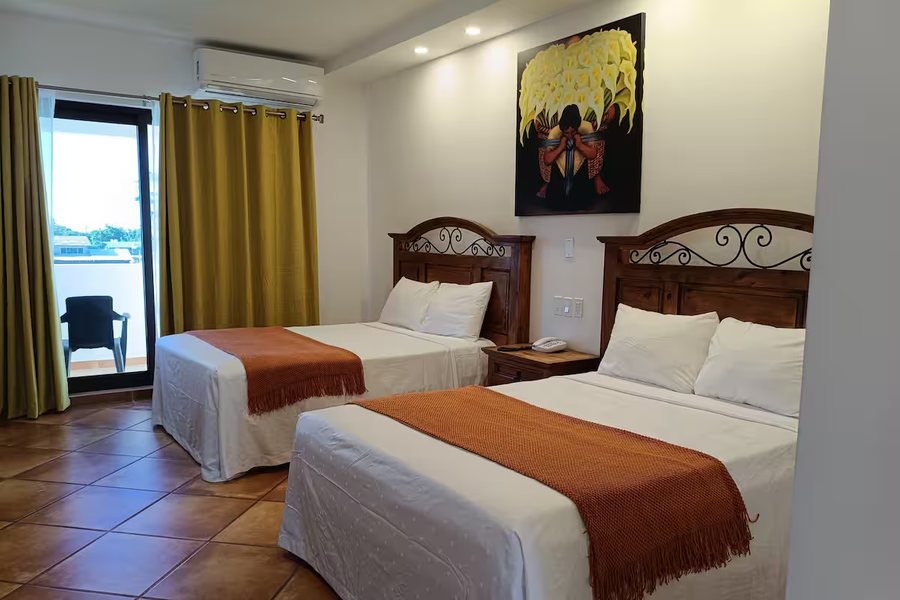 Hotel Hacienda Bugambilias — Guest room