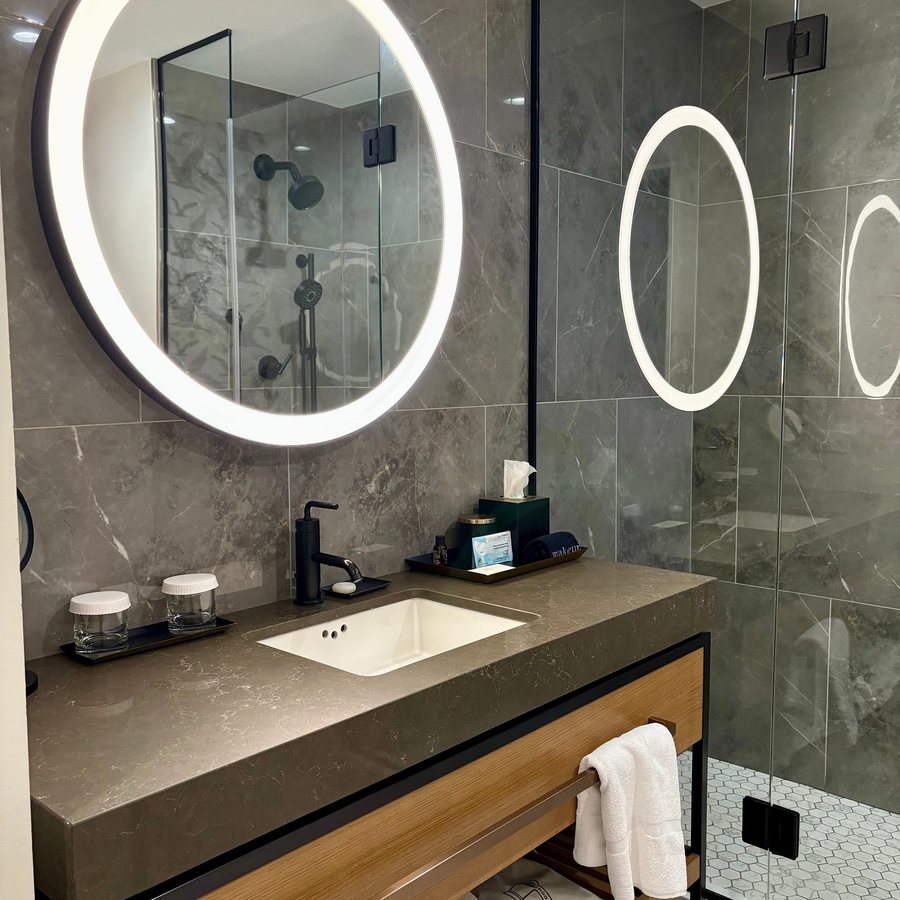 Hotel Hartness — Bathroom
