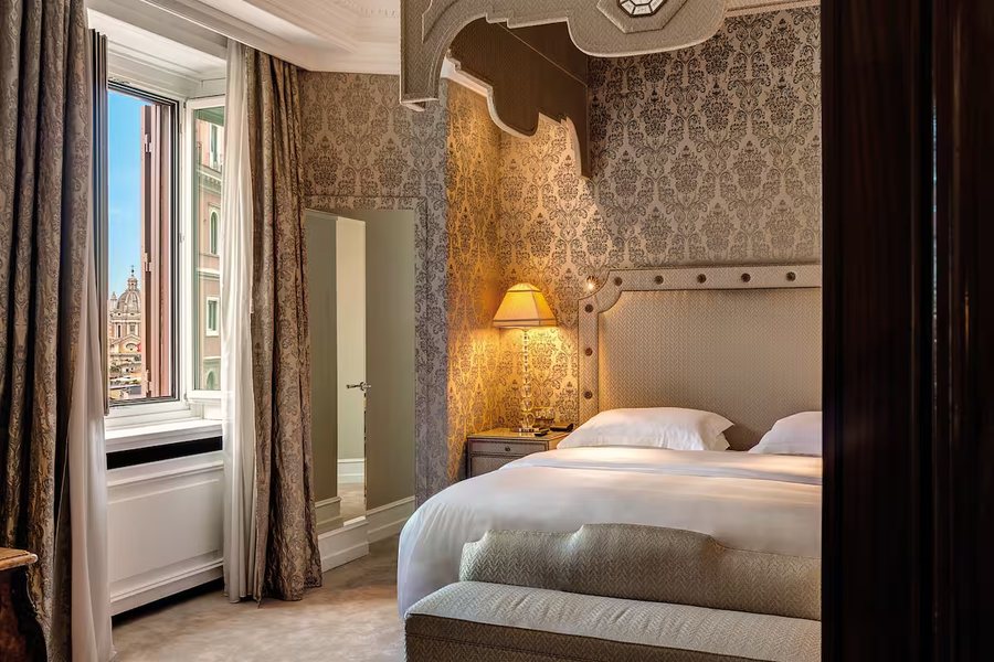 Hotel Hassler — Guest room