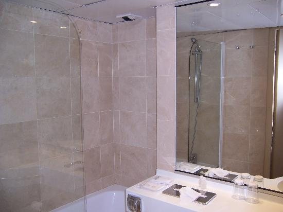 Hotel Henri IV Rive Gauche — Bathroom