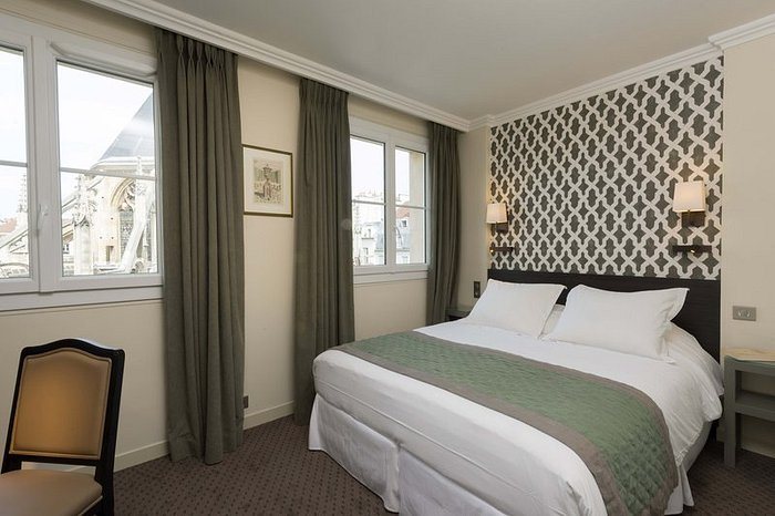 Hotel Henri IV Rive Gauche — Guest room