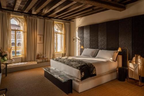 Hotel Henry — Guest room