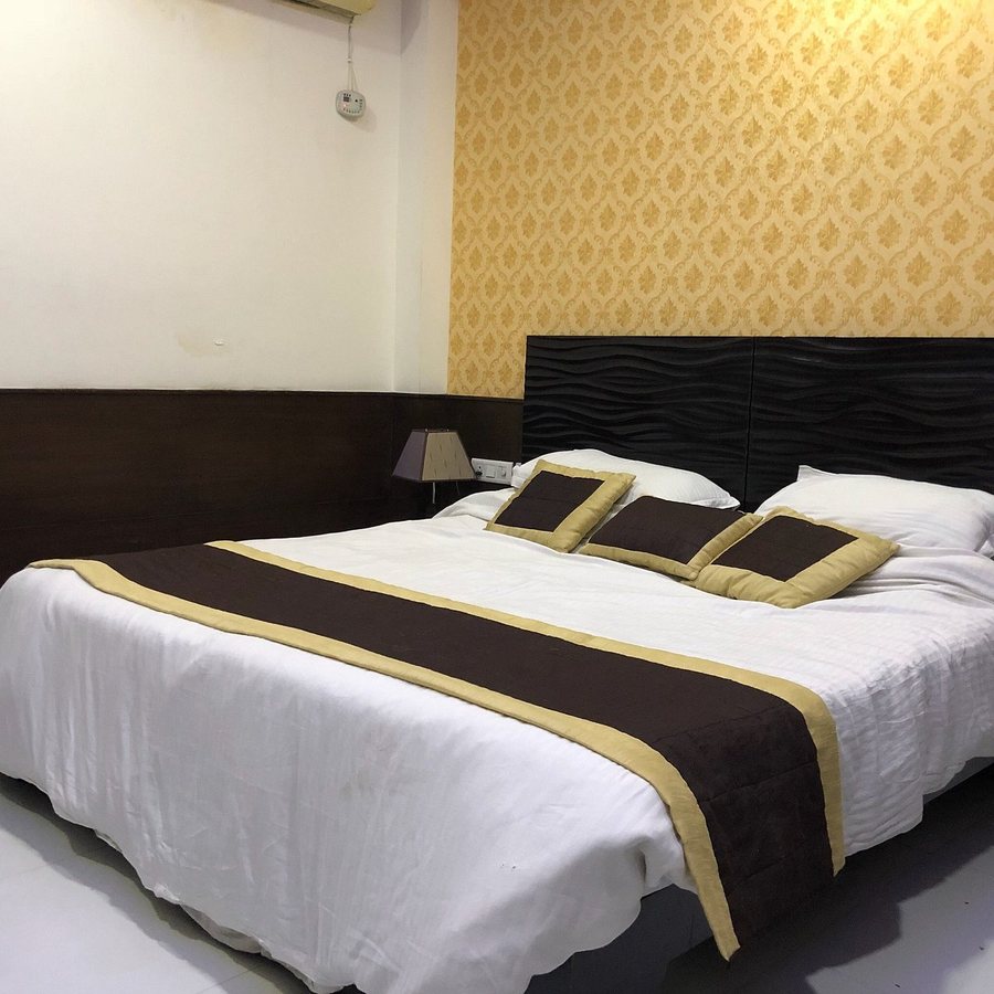 Hotel Hill Palace — Guest room
