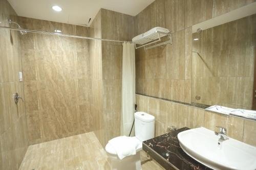 Hotel Horison Sentani — Bathroom