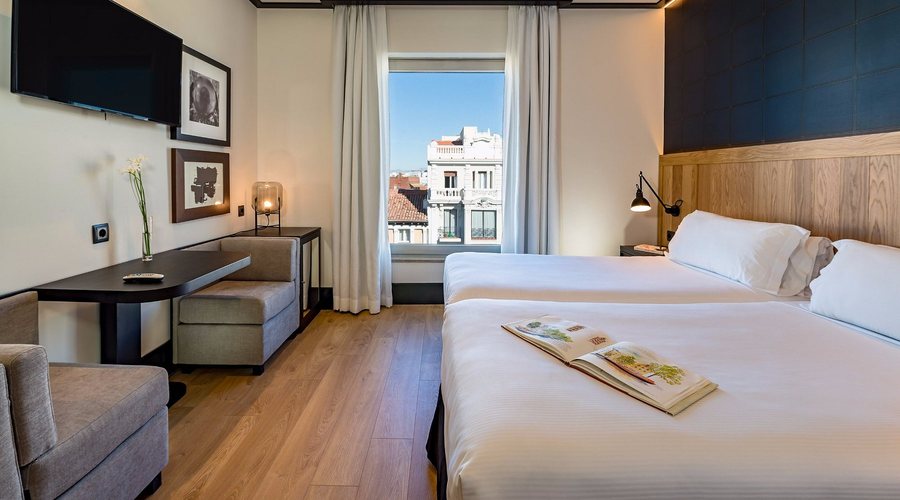 Hotel Hospes Puerta de Alcala — Guest room