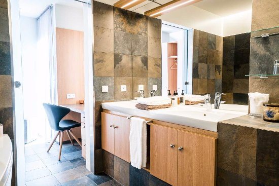 Hotel Husafell — Bathroom