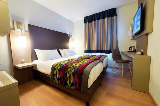 Hotel Ibis Saint Quentin Basilique — Guest room