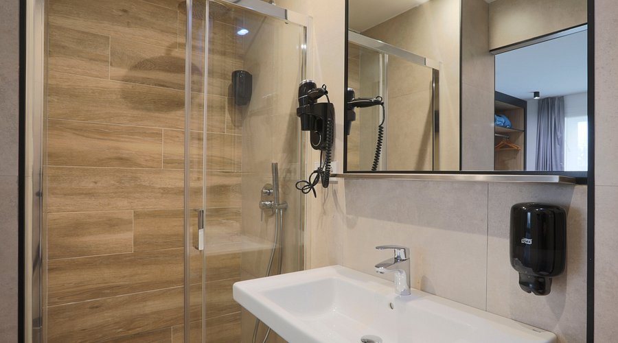 Hotel II Castillas — Bathroom