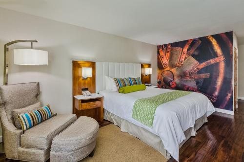 Hotel Indigo Anaheim by IHG — Guest room