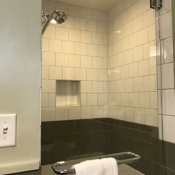Hotel Indigo Athens Downtown Univ Area By IHG Athens Georgia — Bathroom
