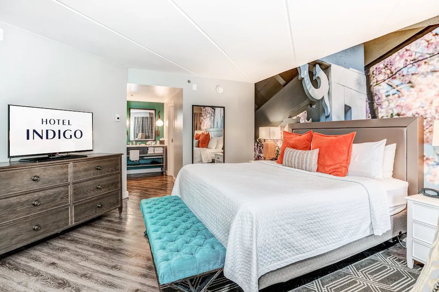 Hotel Indigo Atlanta Vinings By IHG Atlanta Georgia — Guest room