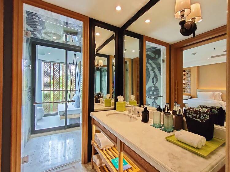 Hotel Indigo Bali Seminyak Beach By IHG — Bathroom