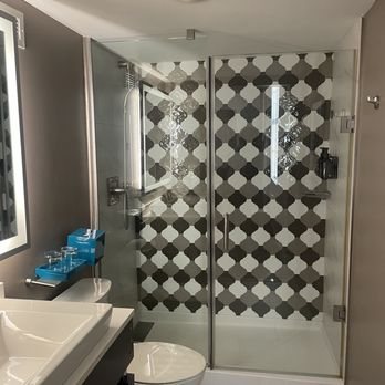 Hotel Indigo Baltimore Downtown by IHG Baltimore Maryland — Bathroom